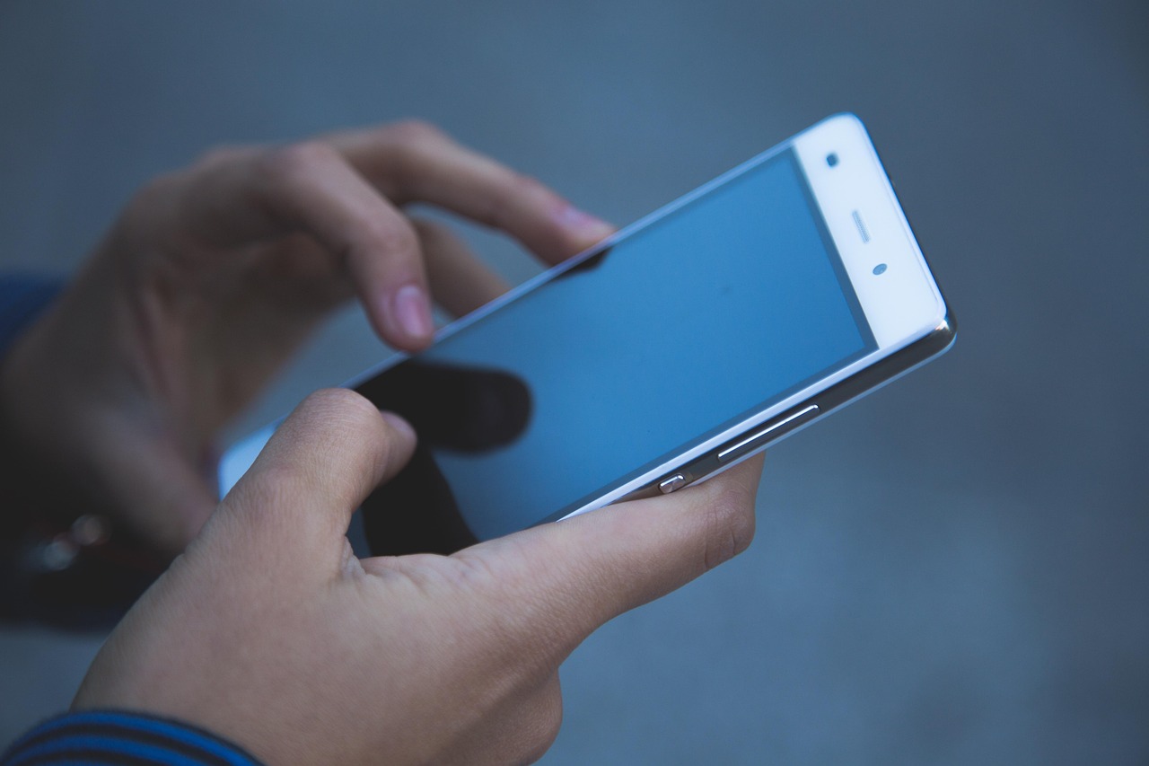 Managing bills easily on smartphone